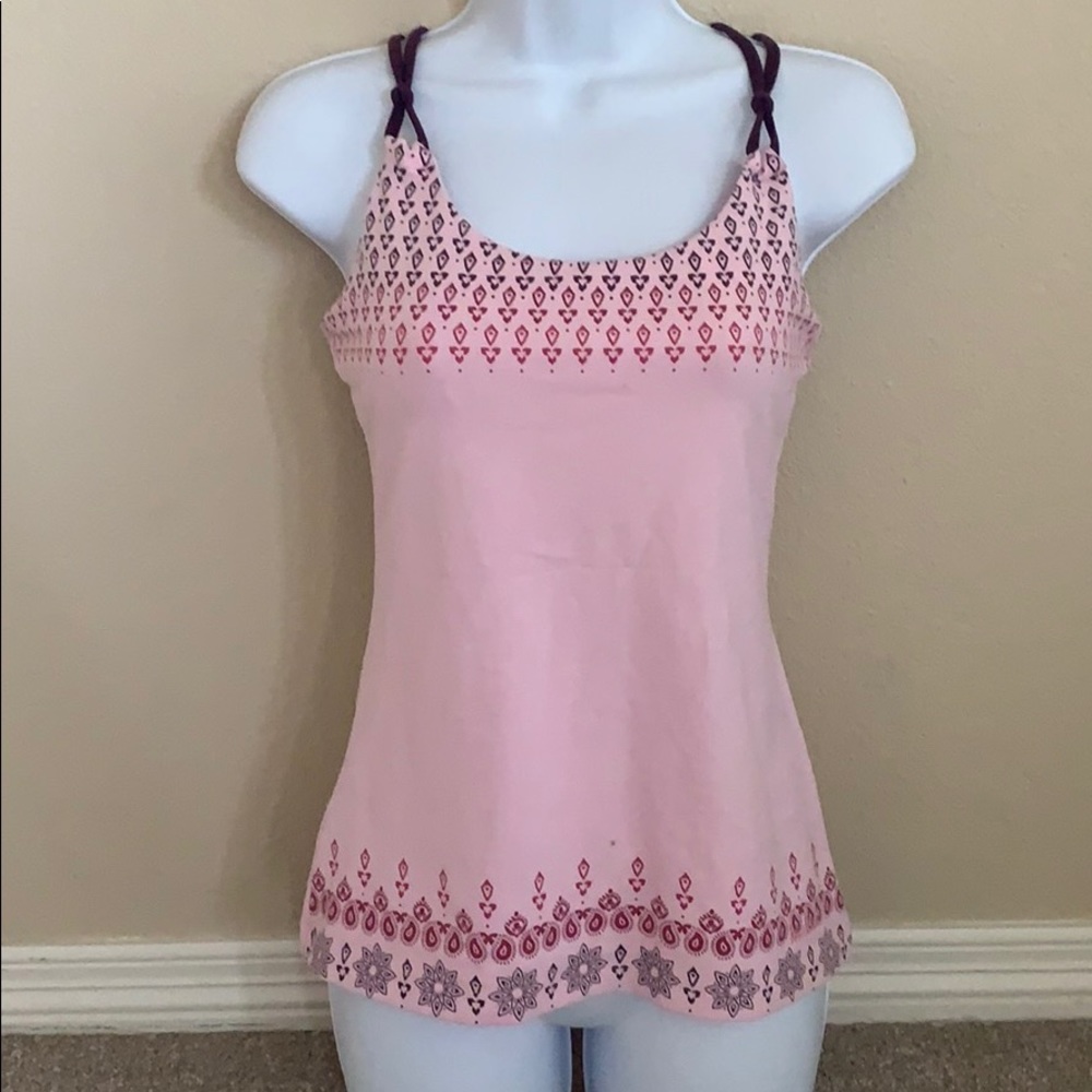 EUC Reebok tank with shelf bra